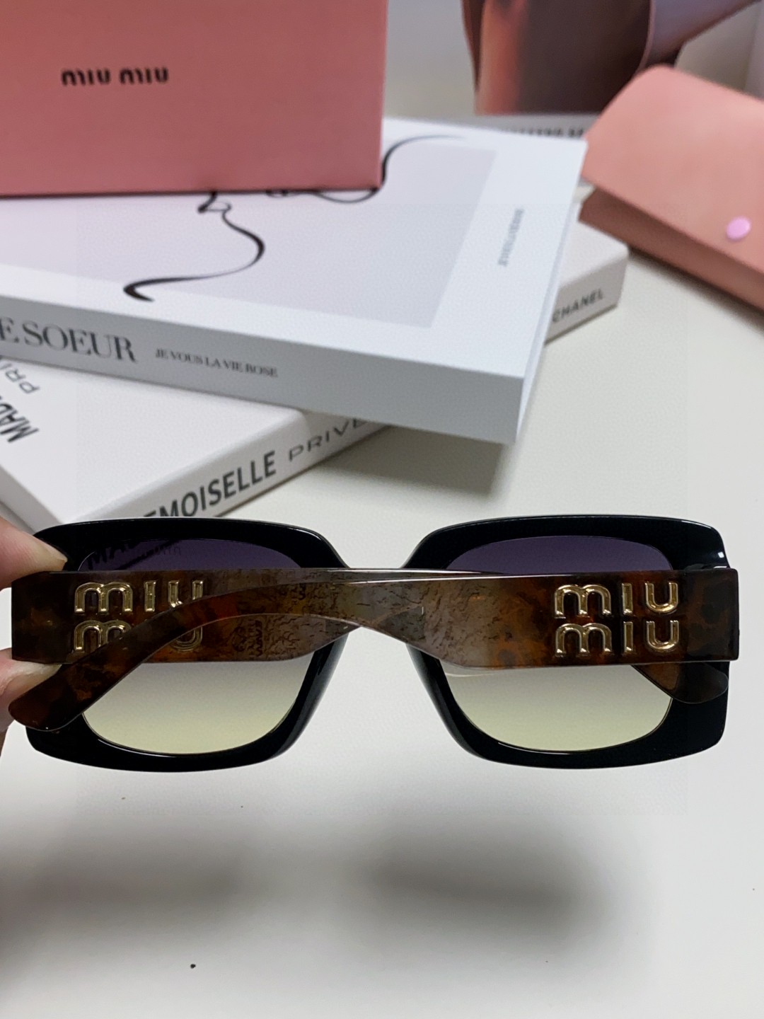  MiuMiu谬谬 2025新拼大框方形太阳镜 欧美千禧辣妹复古女ins网红街拍高级墨镜 女士墨镜