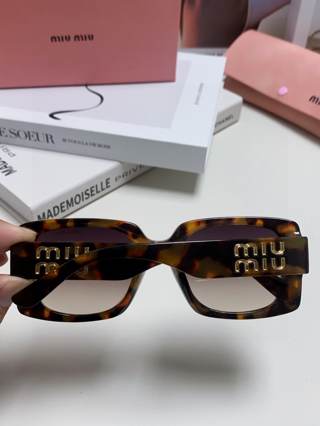  MiuMiu谬谬 2025新拼大框方形太阳镜 欧美千禧辣妹复古女ins网红街拍高级墨镜 女士墨镜