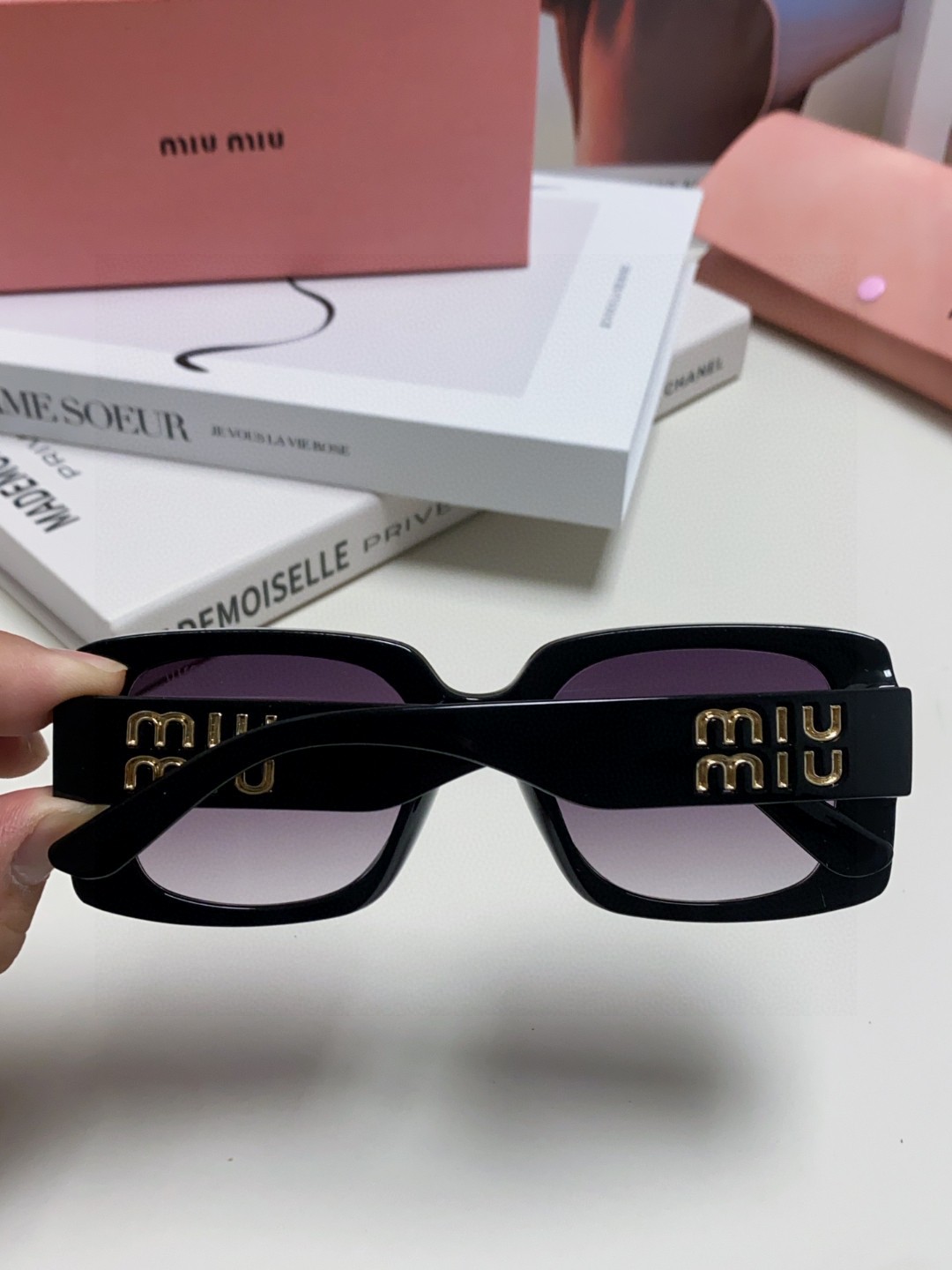  MiuMiu谬谬 2025新拼大框方形太阳镜 欧美千禧辣妹复古女ins网红街拍高级墨镜 女士墨镜