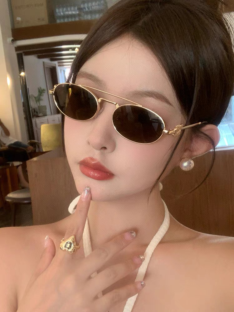  MiuMiu谬谬 2025新款 金属墨镜女款缪家小脸高级感 复古椭圆小框太阳镜防紫外线 