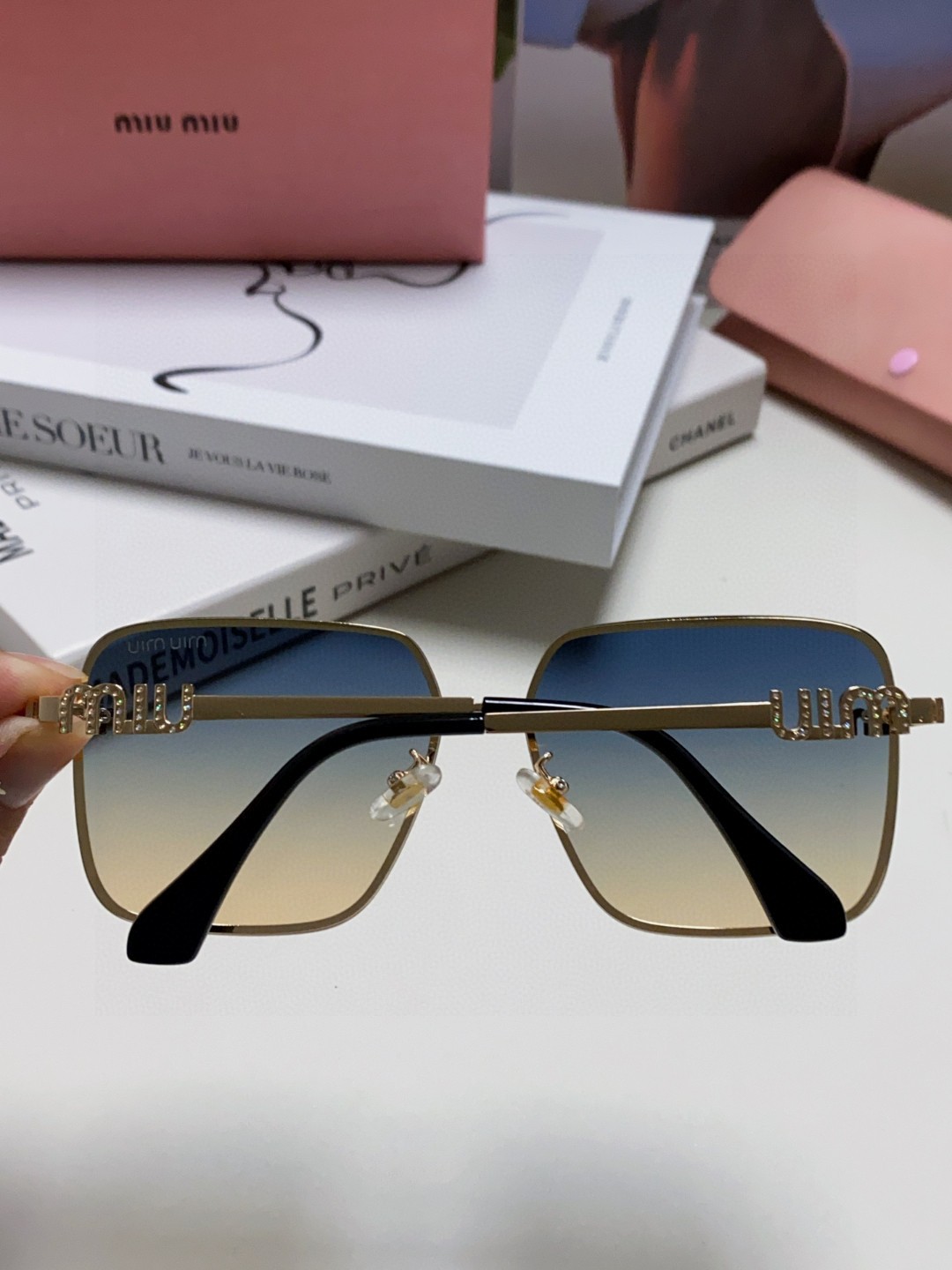  Miumiu缪缪 2025新品网红同款女士太阳眼镜时尚潮流墨镜开车防紫外线墨镜