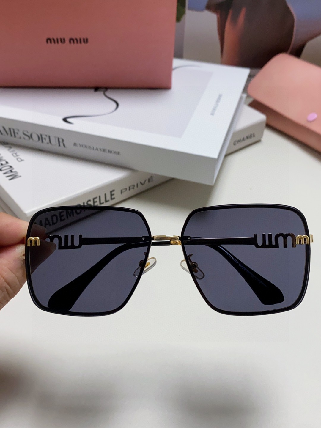  Miumiu缪缪 2025新品网红同款女士太阳眼镜时尚潮流墨镜开车防紫外线墨镜