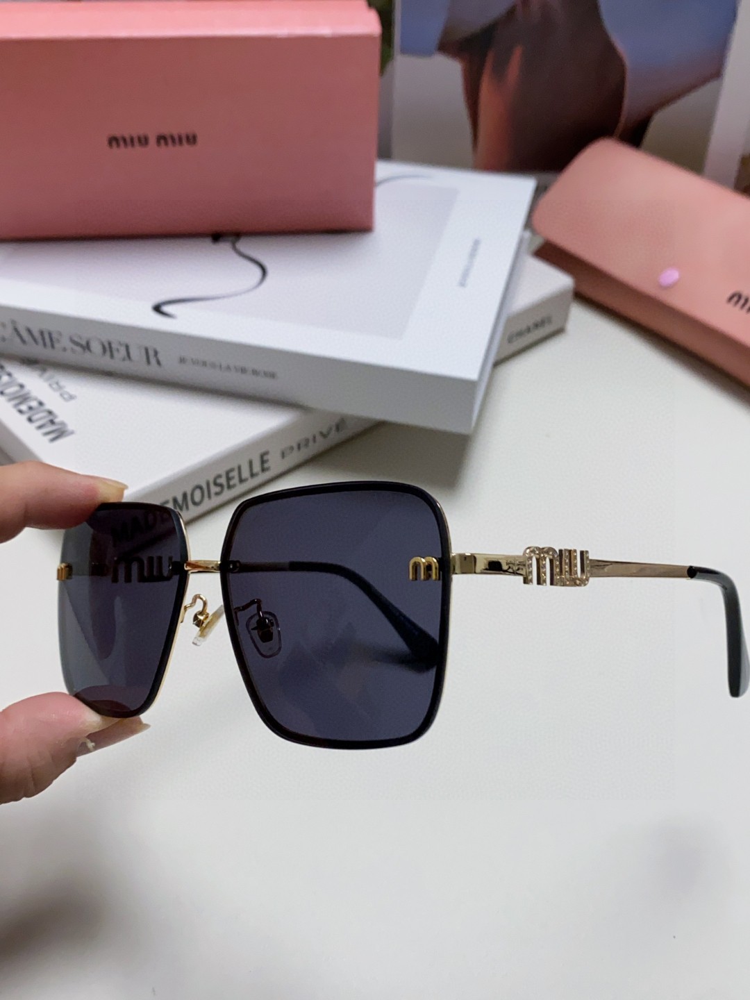  Miumiu缪缪 2025新品网红同款女士太阳眼镜时尚潮流墨镜开车防紫外线墨镜