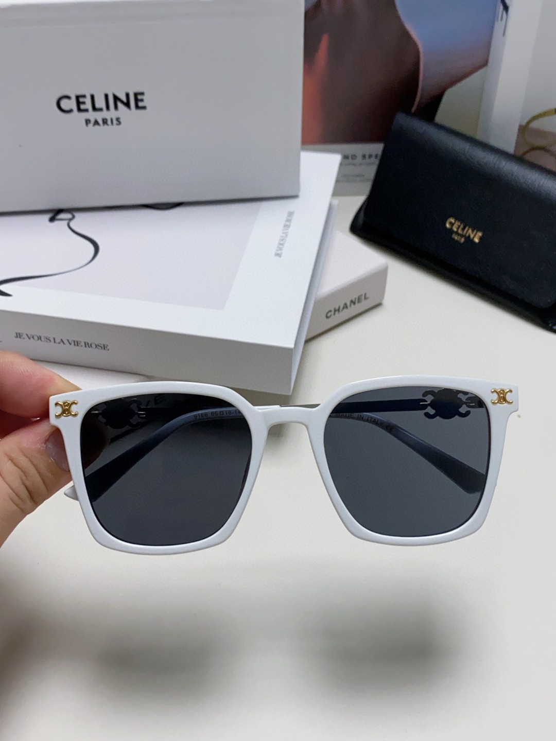  CELINE 赛琳 小红书爆款 徽标巧妙的金属装饰 简单的框型 随手一戴 尽显潮流高贵与奢华 6色