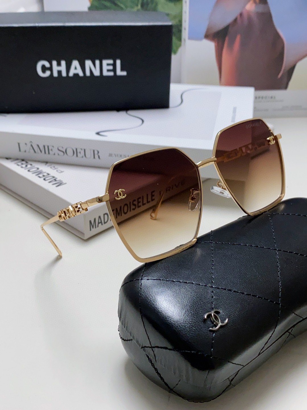 Chanel香奈儿 2025新款经典百搭墨镜女渐变金属侧边大太阳眼镜 