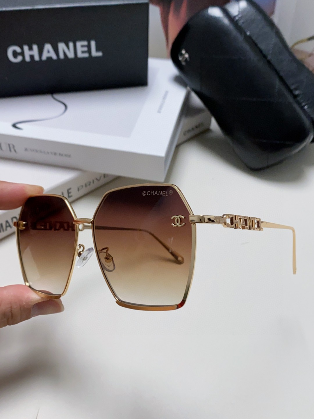  Chanel香奈儿 2025新款经典百搭墨镜女渐变金属侧边大太阳眼镜 
