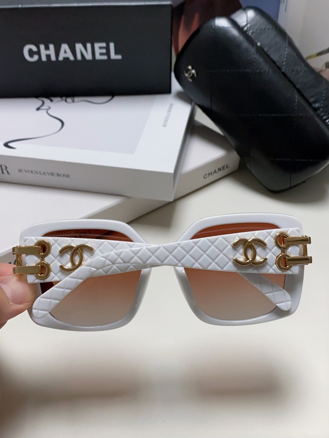  CHANEL香奈儿 活动新款网红明星2025小香带字母大框太阳镜情侣时尚显瘦 墨镜