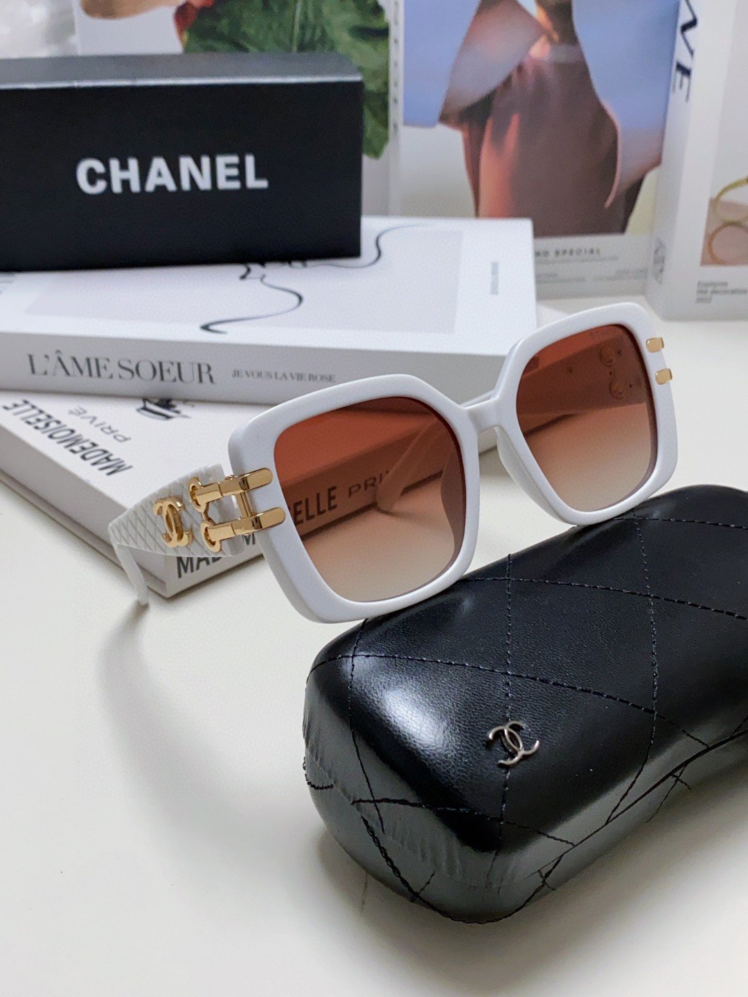  CHANEL香奈儿 活动新款网红明星2025小香带字母大框太阳镜情侣时尚显瘦 墨镜