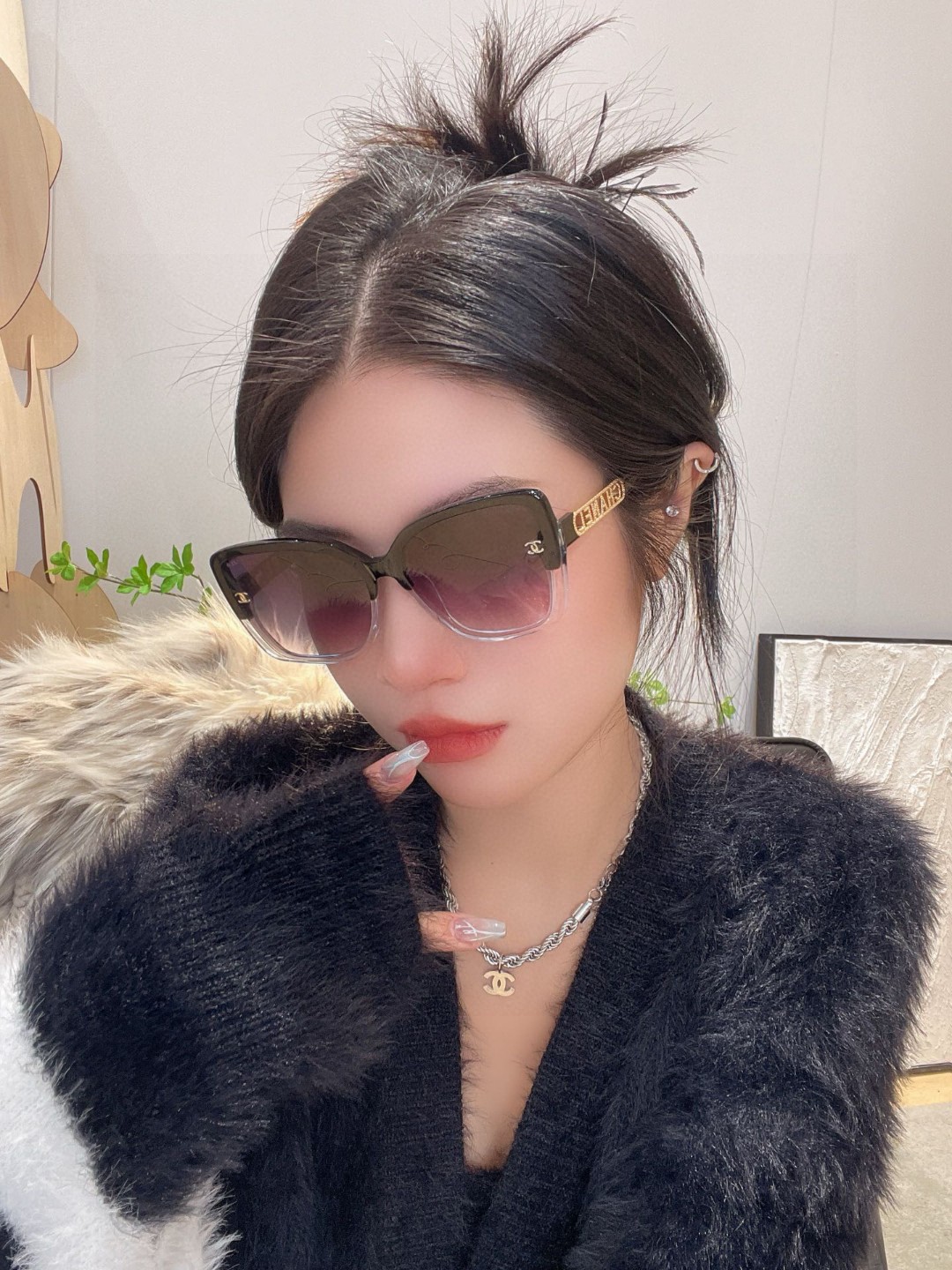  Chanel香奈儿 2025新款 🕶️ch0772镂空腿新款来咯～
🦋优雅气质的蝶形设计 不挑人~
复