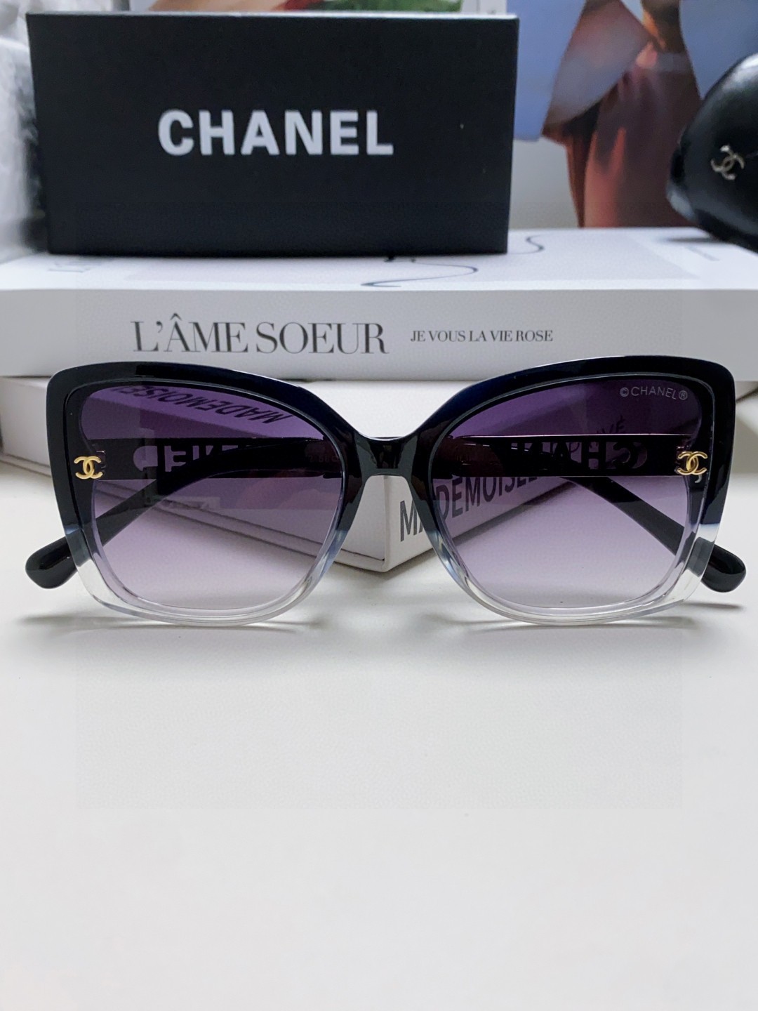  Chanel香奈儿 2025新款 🕶️ch0772镂空腿新款来咯～
🦋优雅气质的蝶形设计 不挑人~
复