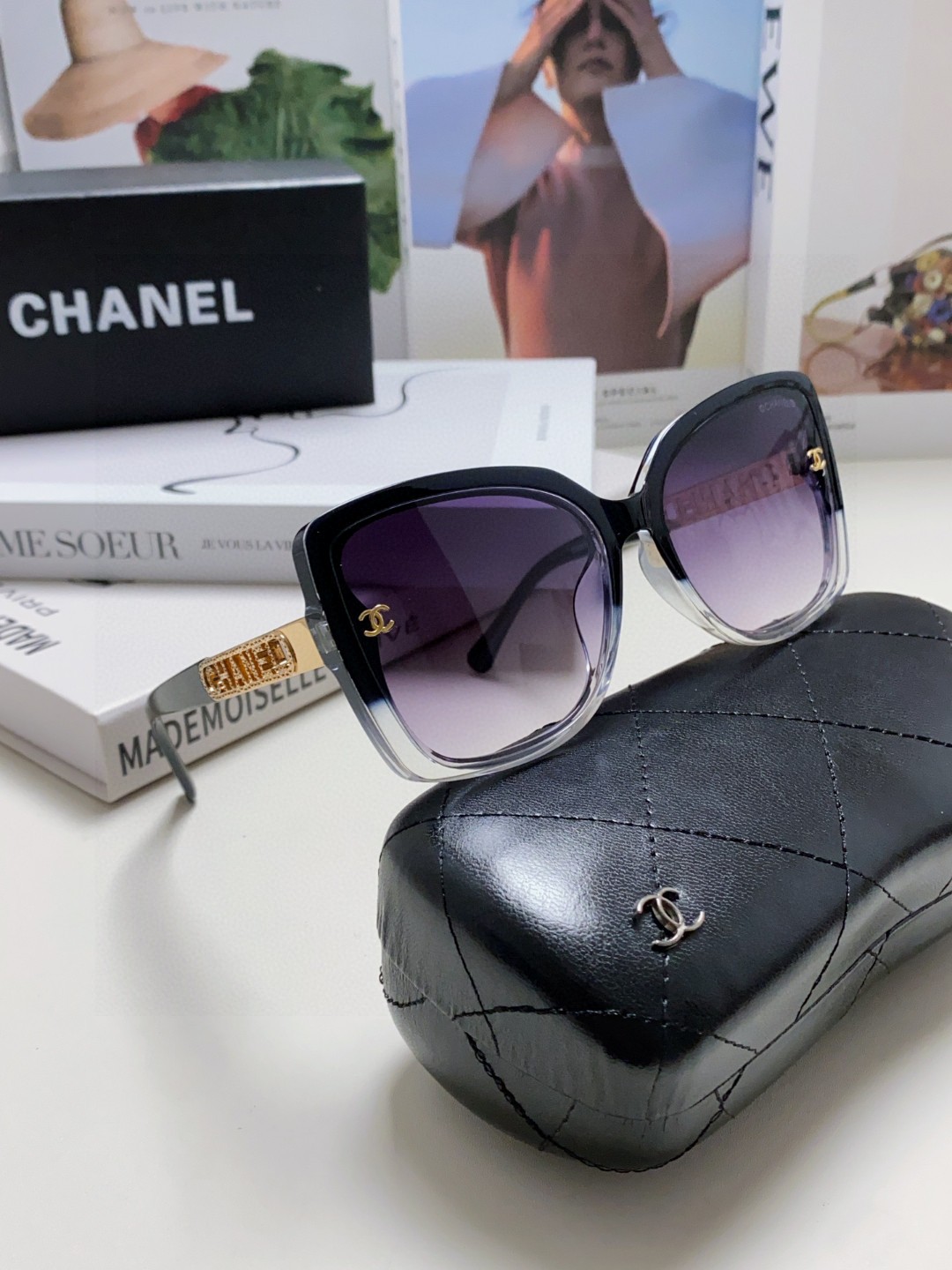  Chanel香奈儿 2025新款 🕶️ch0772镂空腿新款来咯～
🦋优雅气质的蝶形设计 不挑人~
复