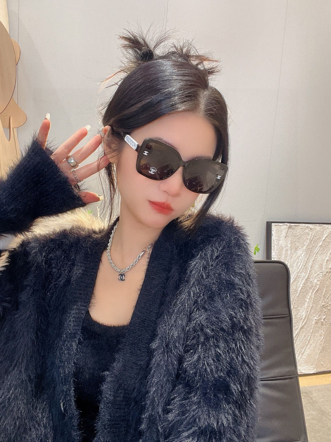  Chanel香奈儿 2025新款 🕶️ch0772镂空腿新款来咯～
🦋优雅气质的蝶形设计 不挑人~
复