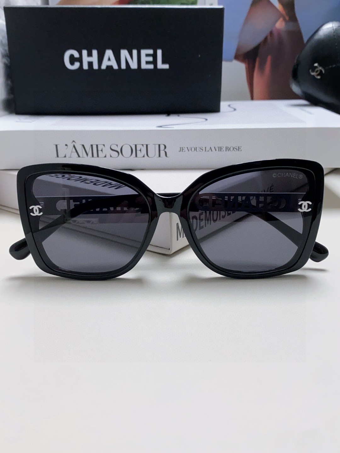  Chanel香奈儿 2025新款 🕶️ch0772镂空腿新款来咯～
🦋优雅气质的蝶形设计 不挑人~
复