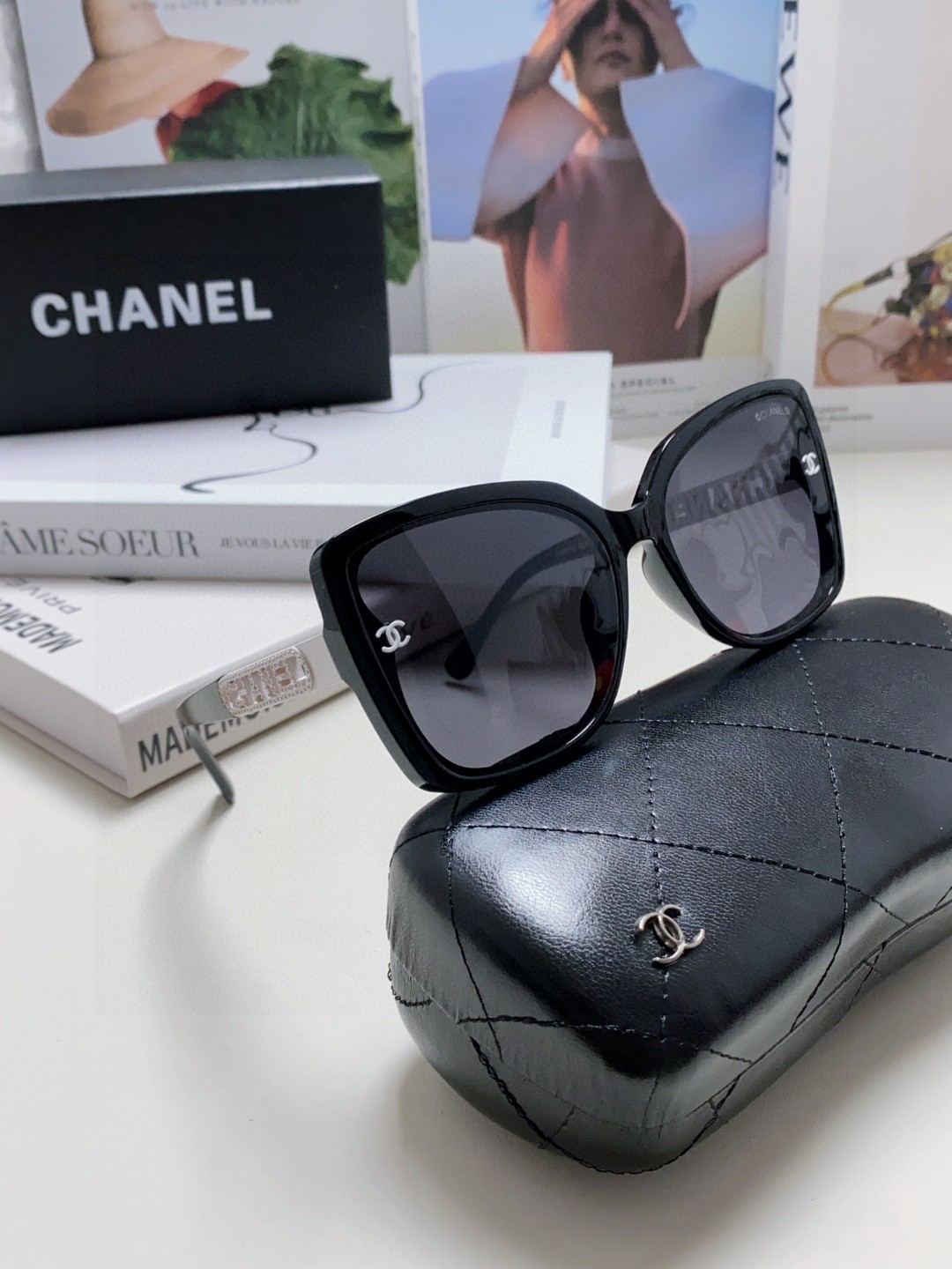 Chanel香奈儿 2025新款 🕶️ch0772镂空腿新款来咯～
🦋优雅气质的蝶形设计 不挑人~
复