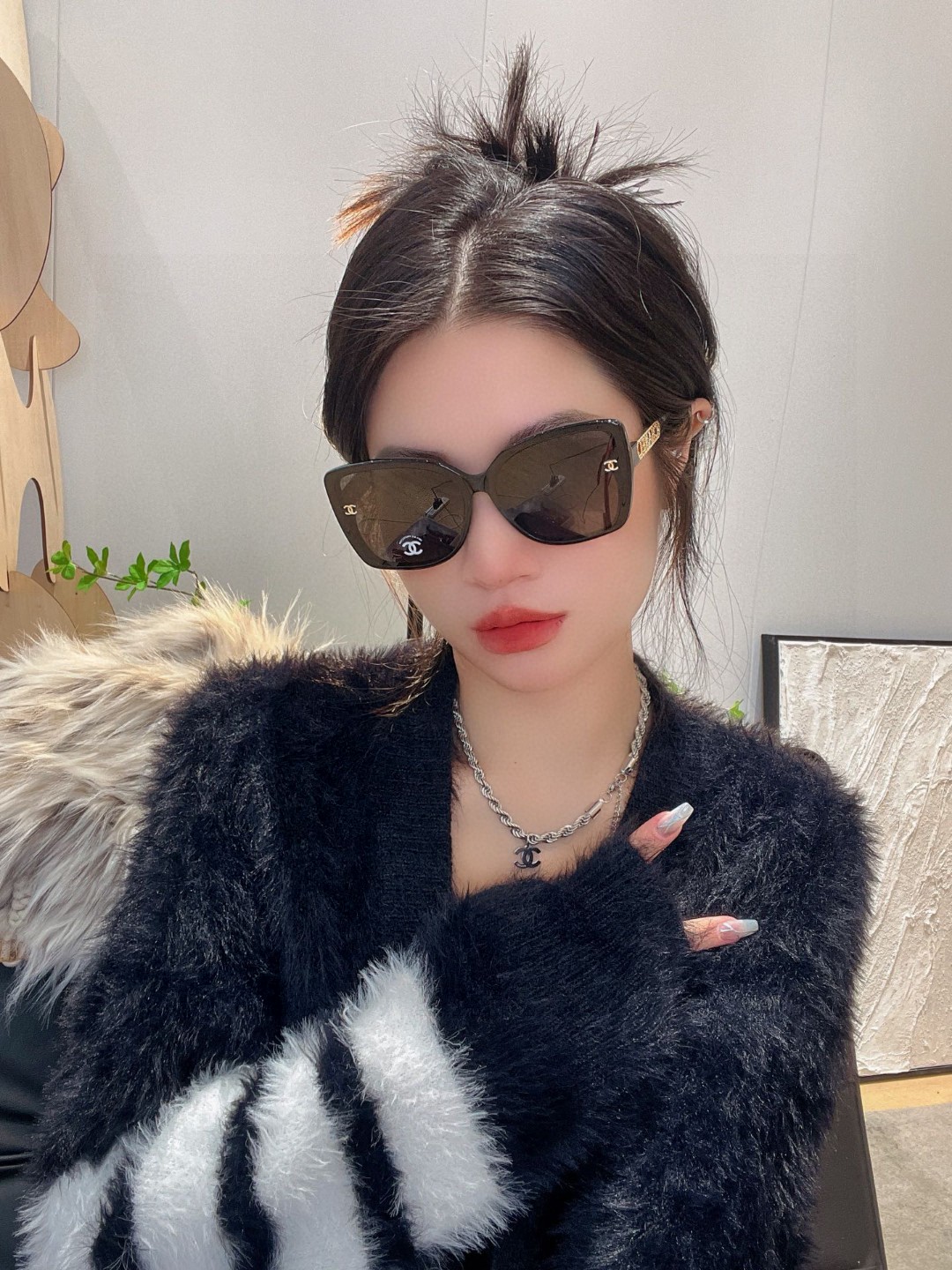  Chanel香奈儿 2025新款 🕶️ch0772镂空腿新款来咯～
🦋优雅气质的蝶形设计 不挑人~
复