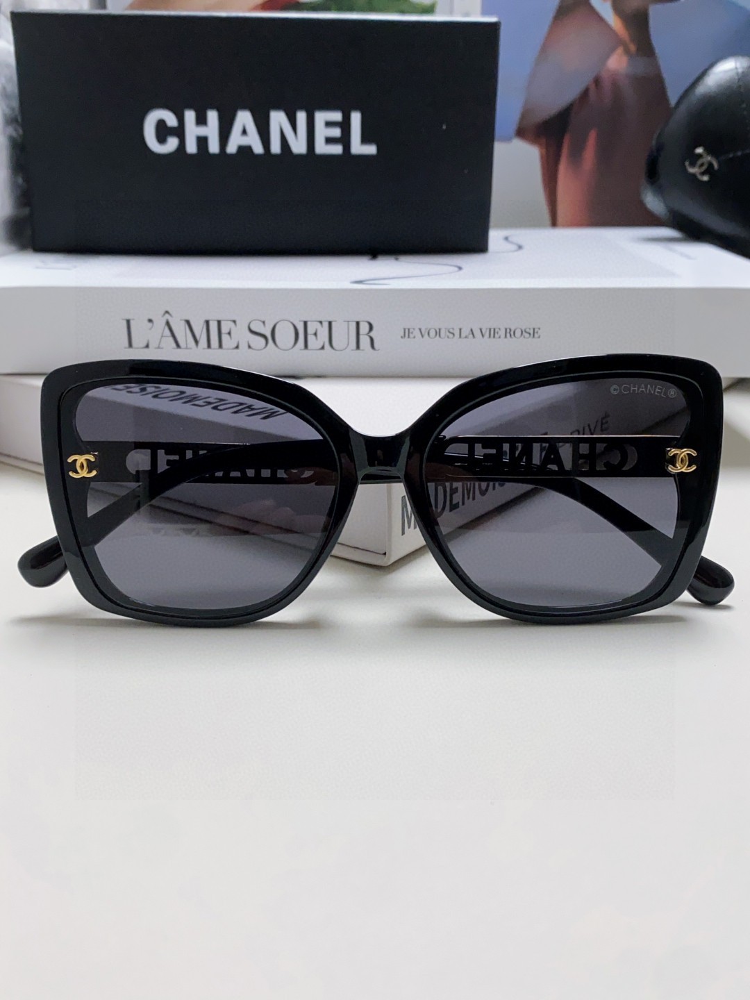  Chanel香奈儿 2025新款 🕶️ch0772镂空腿新款来咯～
🦋优雅气质的蝶形设计 不挑人~
复