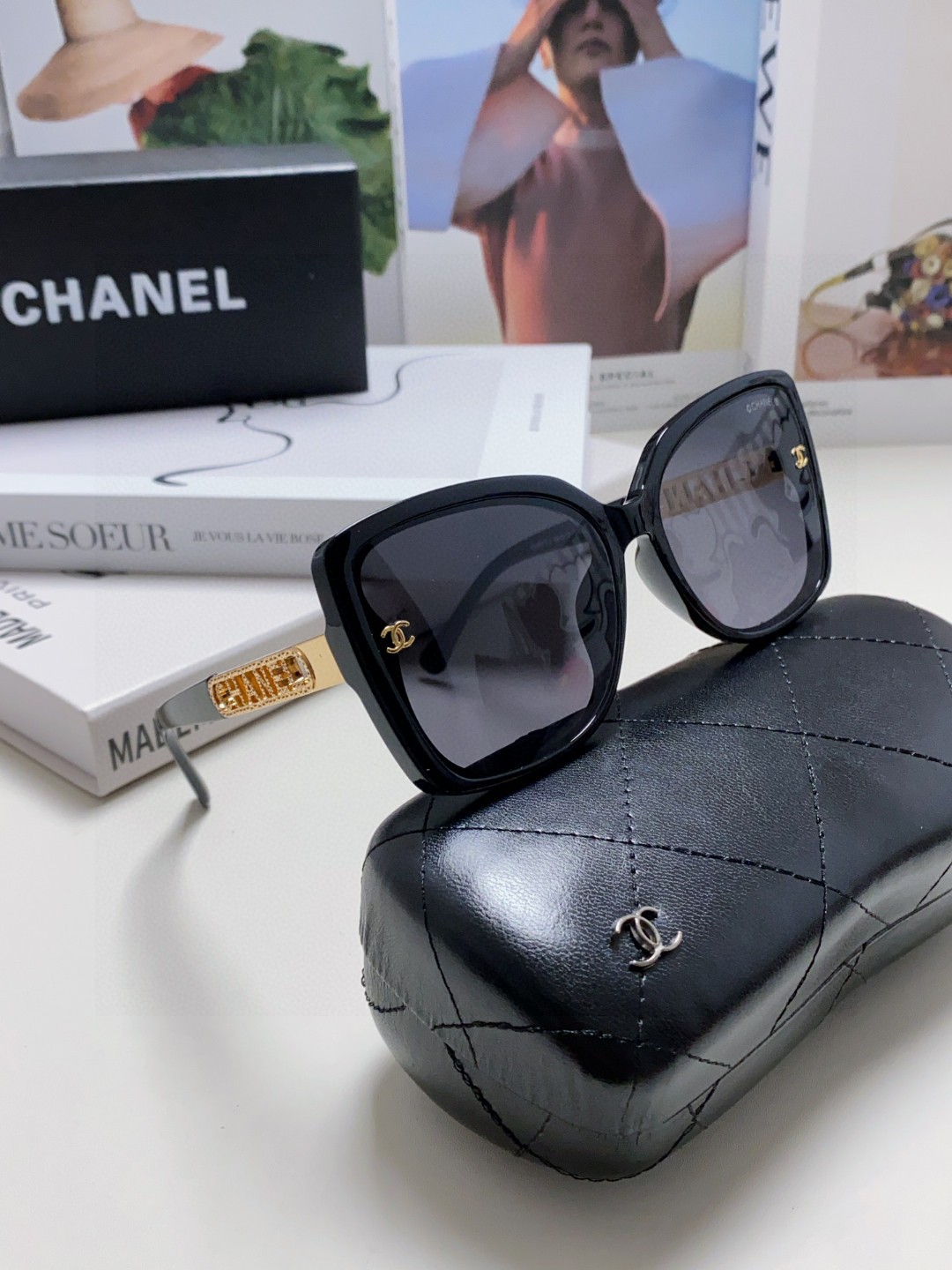  Chanel香奈儿 2025新款 🕶️ch0772镂空腿新款来咯～
🦋优雅气质的蝶形设计 不挑人~
复