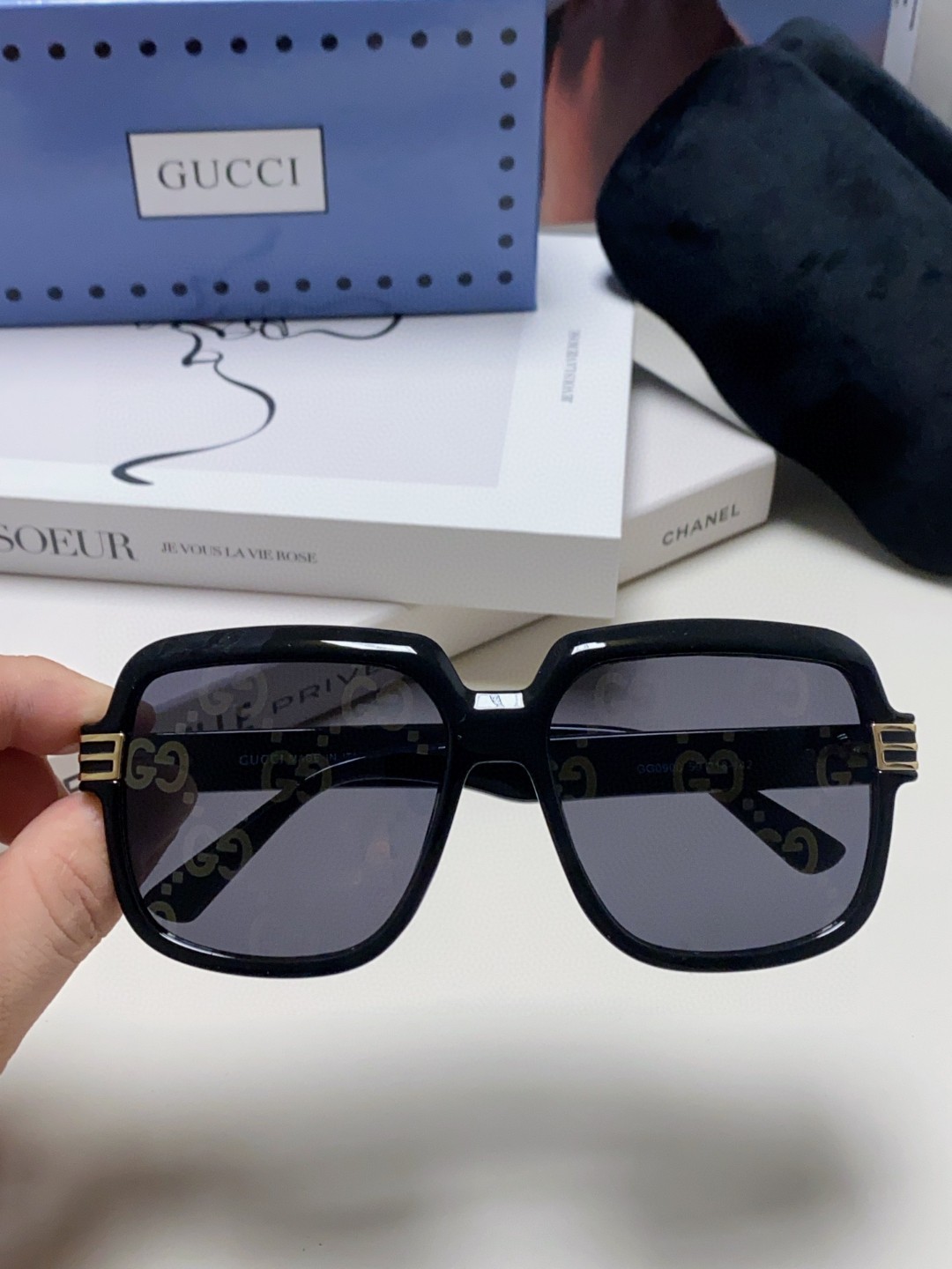  Gucci  古奇 2025新款 经典的圆框设计，情侣款不挑脸型，无论搭配大衣还是连衣裙都非常显气质偏