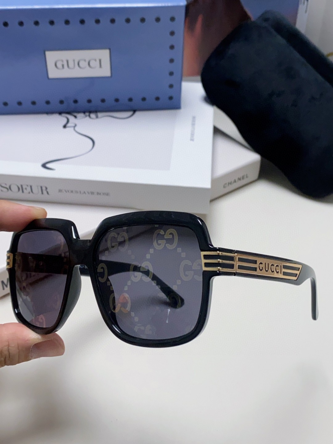  Gucci  古奇 2025新款 经典的圆框设计，情侣款不挑脸型，无论搭配大衣还是连衣裙都非常显气质偏
