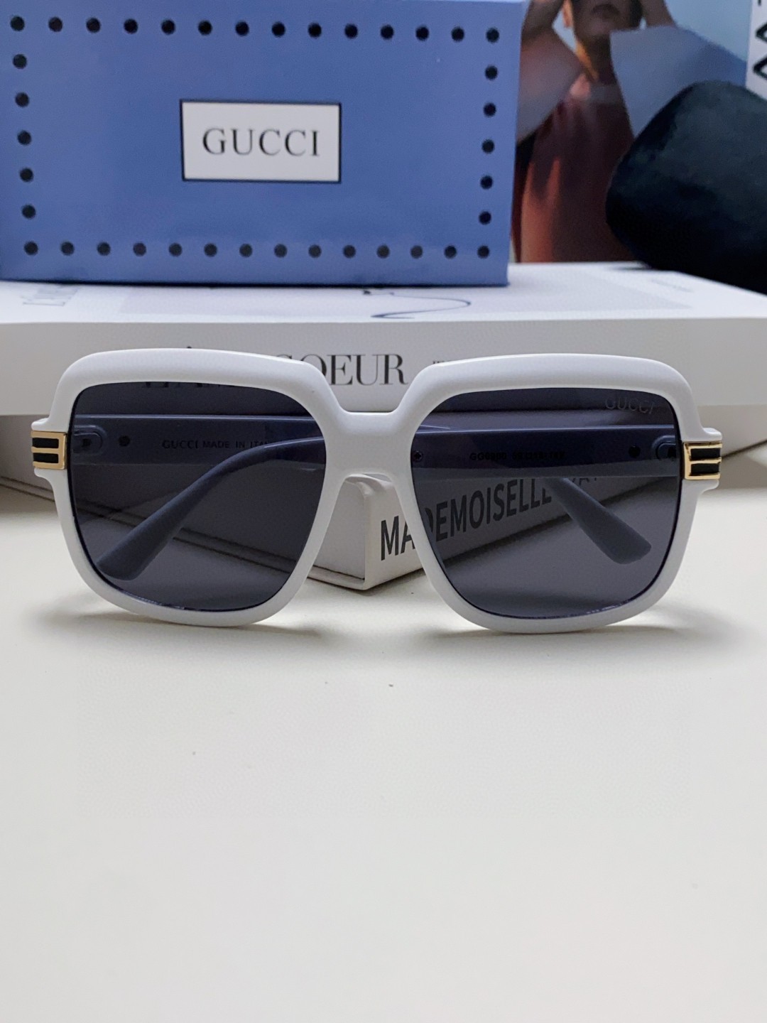  Gucci  古奇 2025新款 经典的圆框设计，情侣款不挑脸型，无论搭配大衣还是连衣裙都非常显气质偏