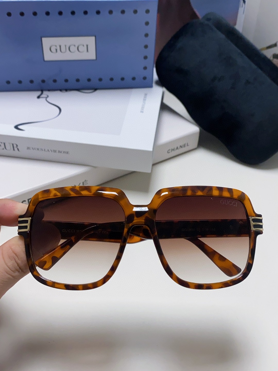  Gucci  古奇 2025新款 经典的圆框设计，情侣款不挑脸型，无论搭配大衣还是连衣裙都非常显气质偏