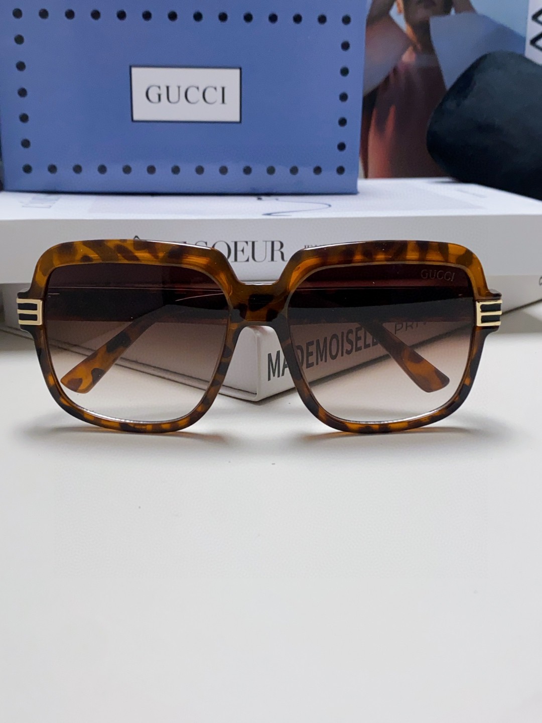  Gucci  古奇 2025新款 经典的圆框设计，情侣款不挑脸型，无论搭配大衣还是连衣裙都非常显气质偏