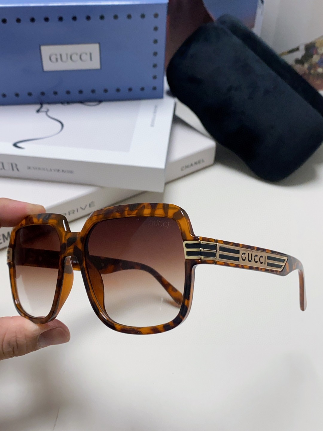  Gucci  古奇 2025新款 经典的圆框设计，情侣款不挑脸型，无论搭配大衣还是连衣裙都非常显气质偏