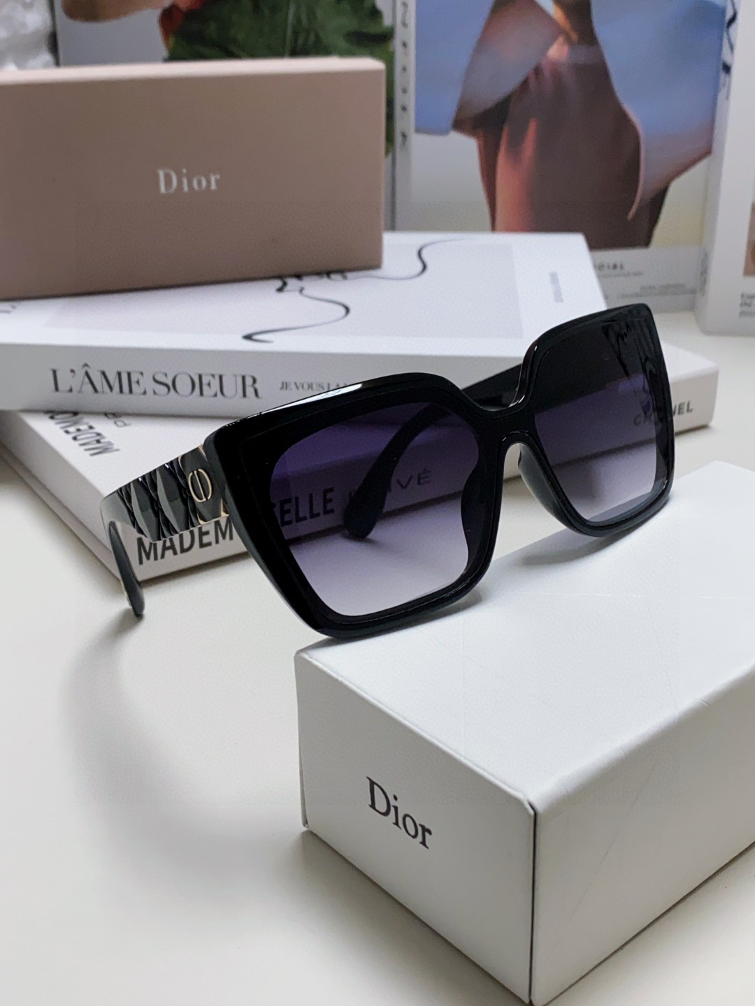  DIOR迪奥 Lady 95.22 S2F
超美几何菱格镜腿 超美新品 女士墨镜