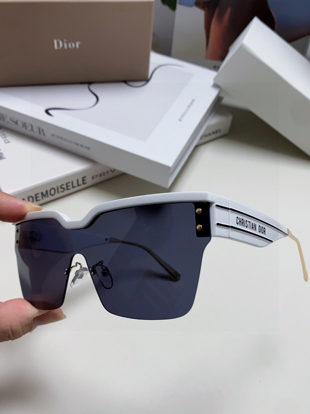  迪奥 DiorClub 连体风镜，高版 采用 Dior Oblique 图案装饰，打造时尚现代的 Di