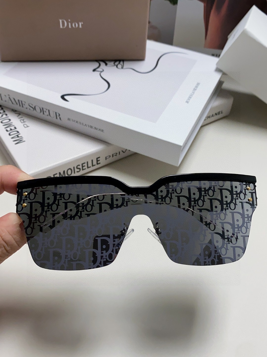  迪奥 DiorClub 连体风镜，高版 采用 Dior Oblique 图案装饰，打造时尚现代的 Di