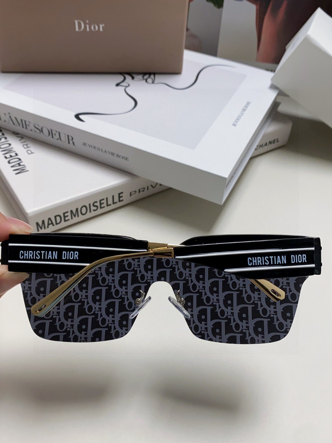  迪奥 DiorClub 连体风镜，高版 采用 Dior Oblique 图案装饰，打造时尚现代的 Di
