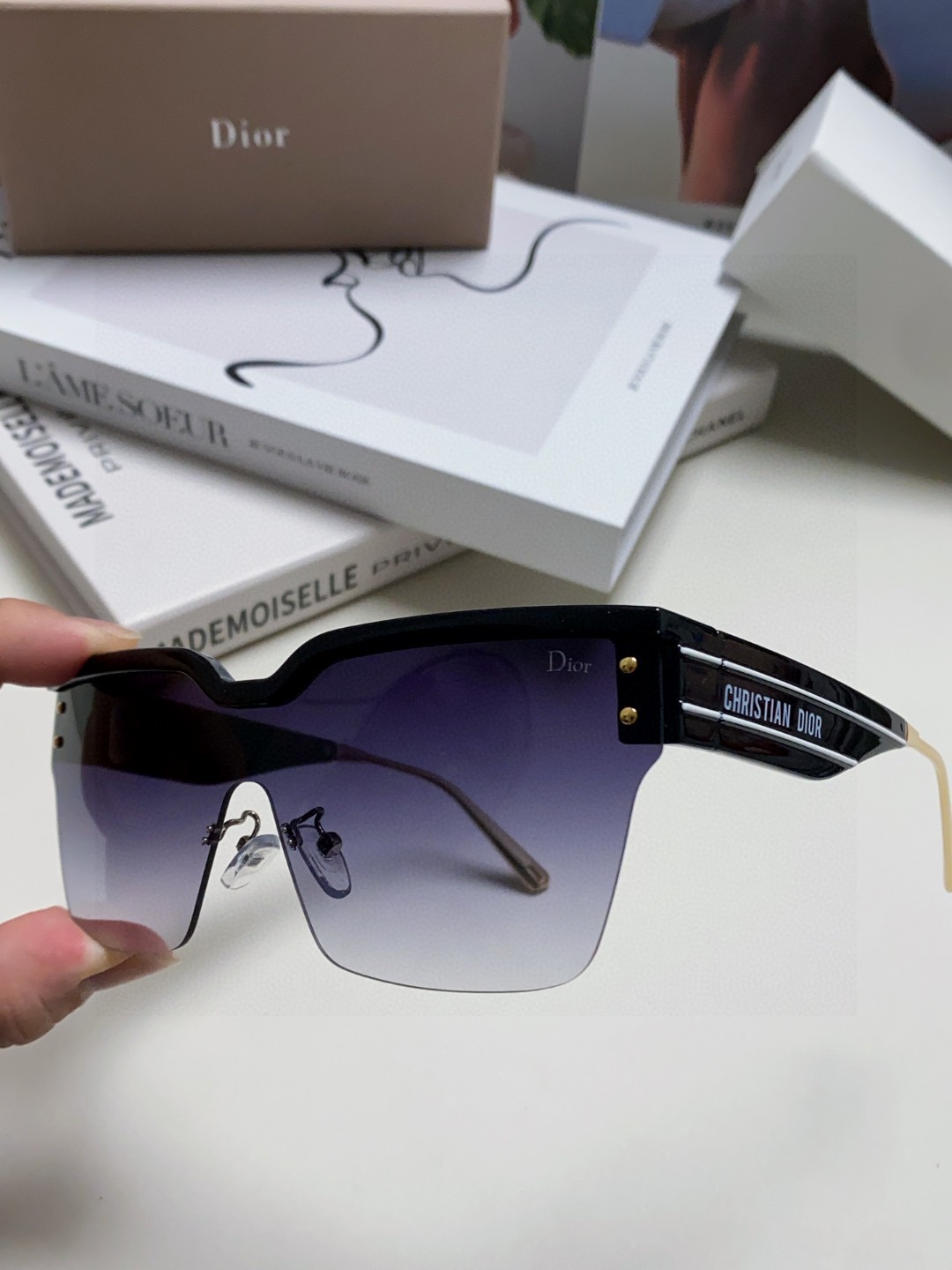  迪奥 DiorClub 连体风镜，高版 采用 Dior Oblique 图案装饰，打造时尚现代的 Di