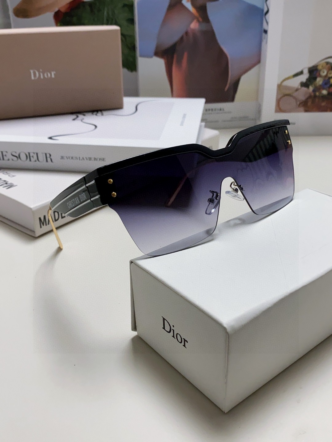  迪奥 DiorClub 连体风镜，高版 采用 Dior Oblique 图案装饰，打造时尚现代的 Di