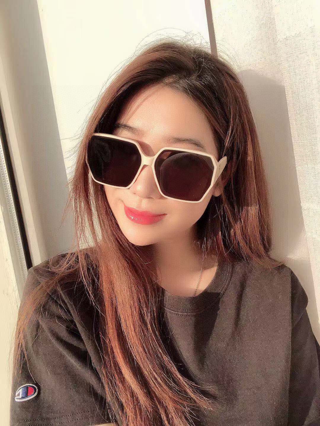  YSL圣罗兰 2025新款方框偏光太阳镜男女潮流 超大框墨镜百搭圆脸复古修脸眼镜 YSL徽标


