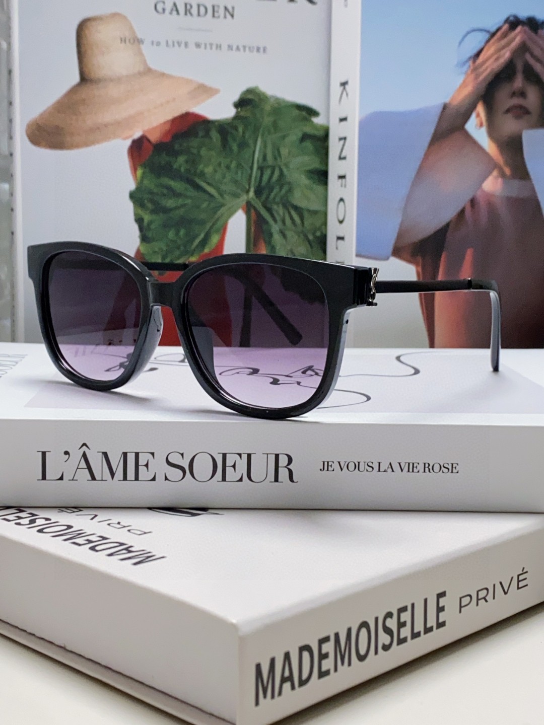  SAINT LAURENT
 眼镜的颜值天花板 🎗圣罗兰新款胶囊系列✔️如果想要极简纯欲风
不要错过这
