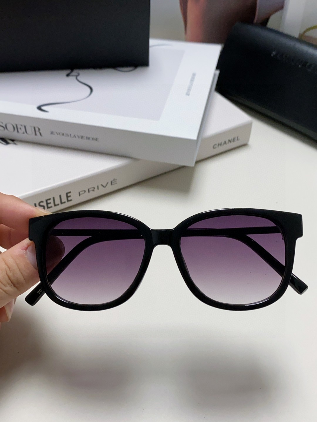  SAINT LAURENT
 眼镜的颜值天花板 🎗圣罗兰新款胶囊系列✔️如果想要极简纯欲风
不要错过这