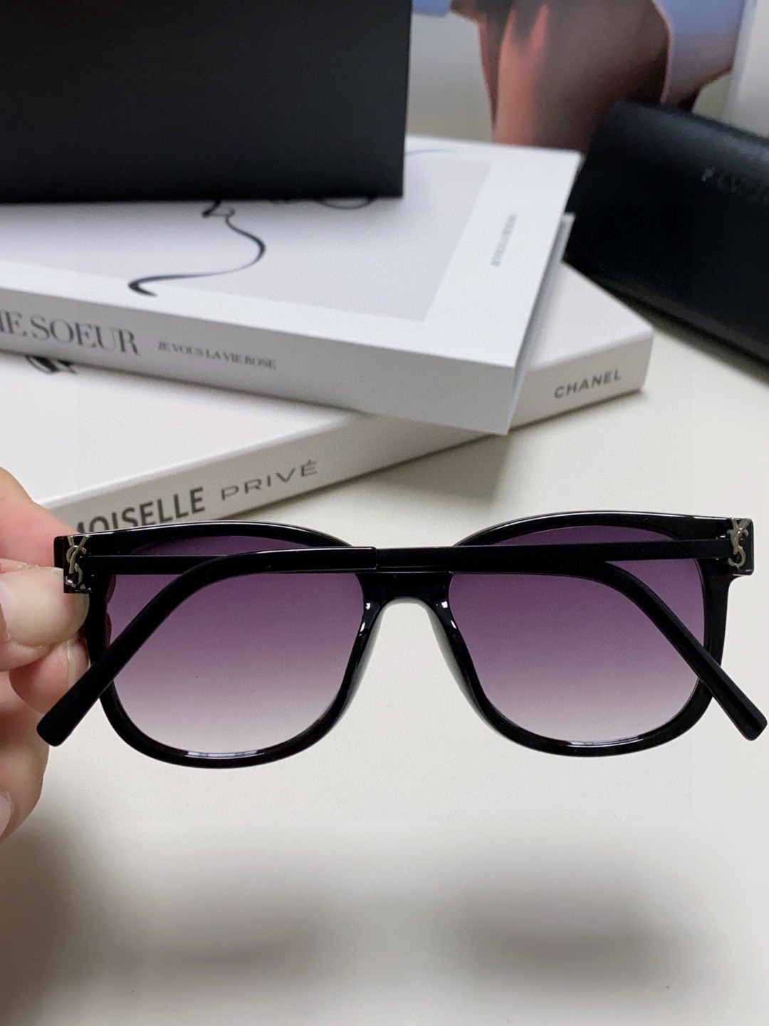  SAINT LAURENT
 眼镜的颜值天花板 🎗圣罗兰新款胶囊系列✔️如果想要极简纯欲风
不要错过这