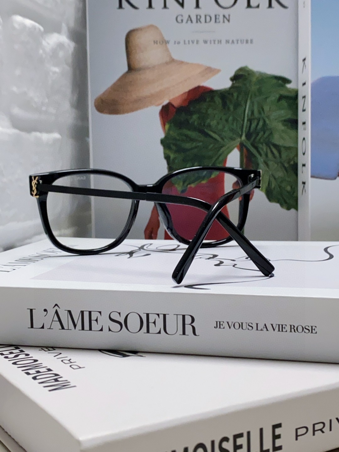  SAINT LAURENT
 眼镜的颜值天花板 🎗圣罗兰新款胶囊系列✔️如果想要极简纯欲风
不要错过这
