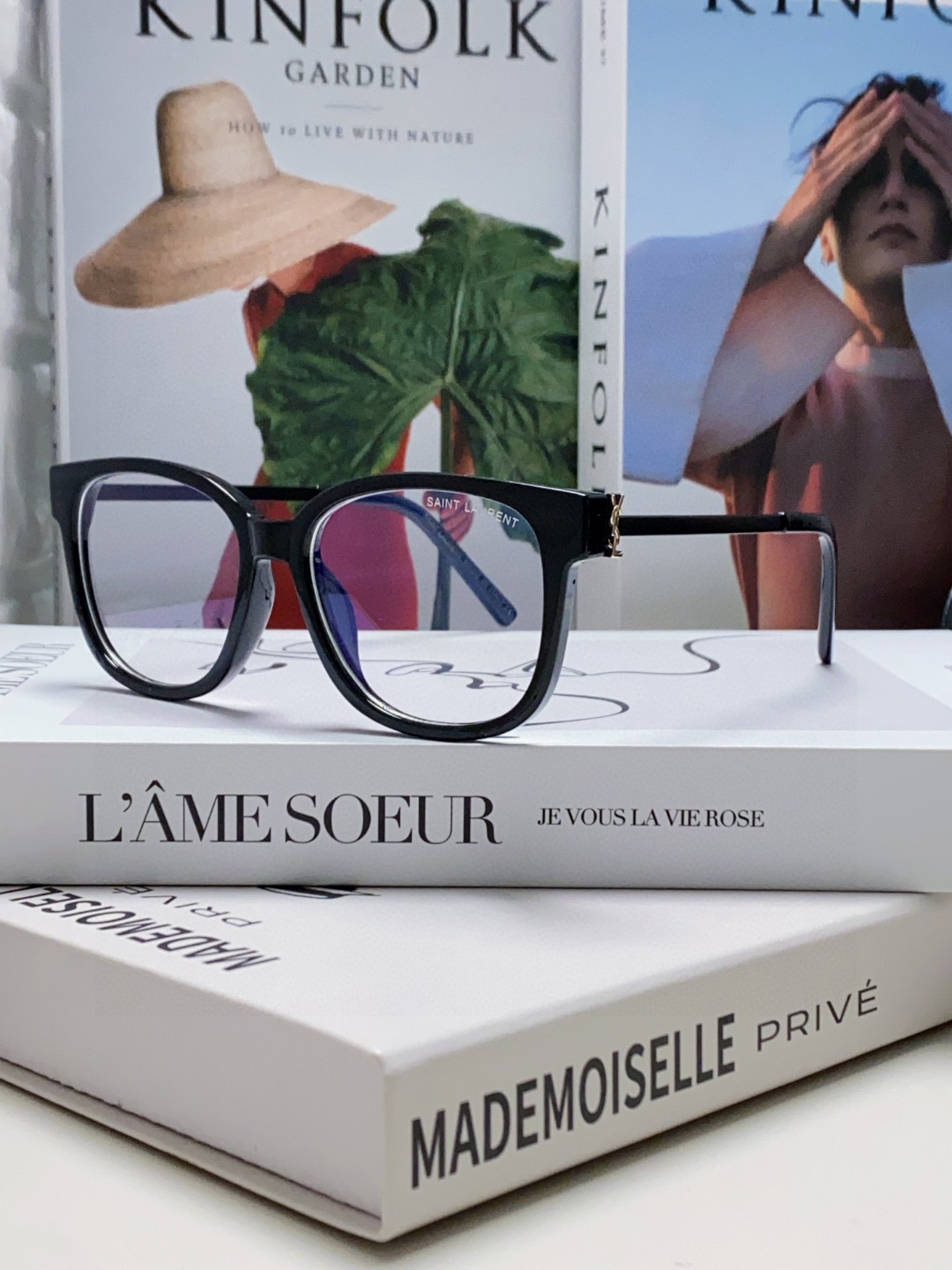  SAINT LAURENT
 眼镜的颜值天花板 🎗圣罗兰新款胶囊系列✔️如果想要极简纯欲风
不要错过这