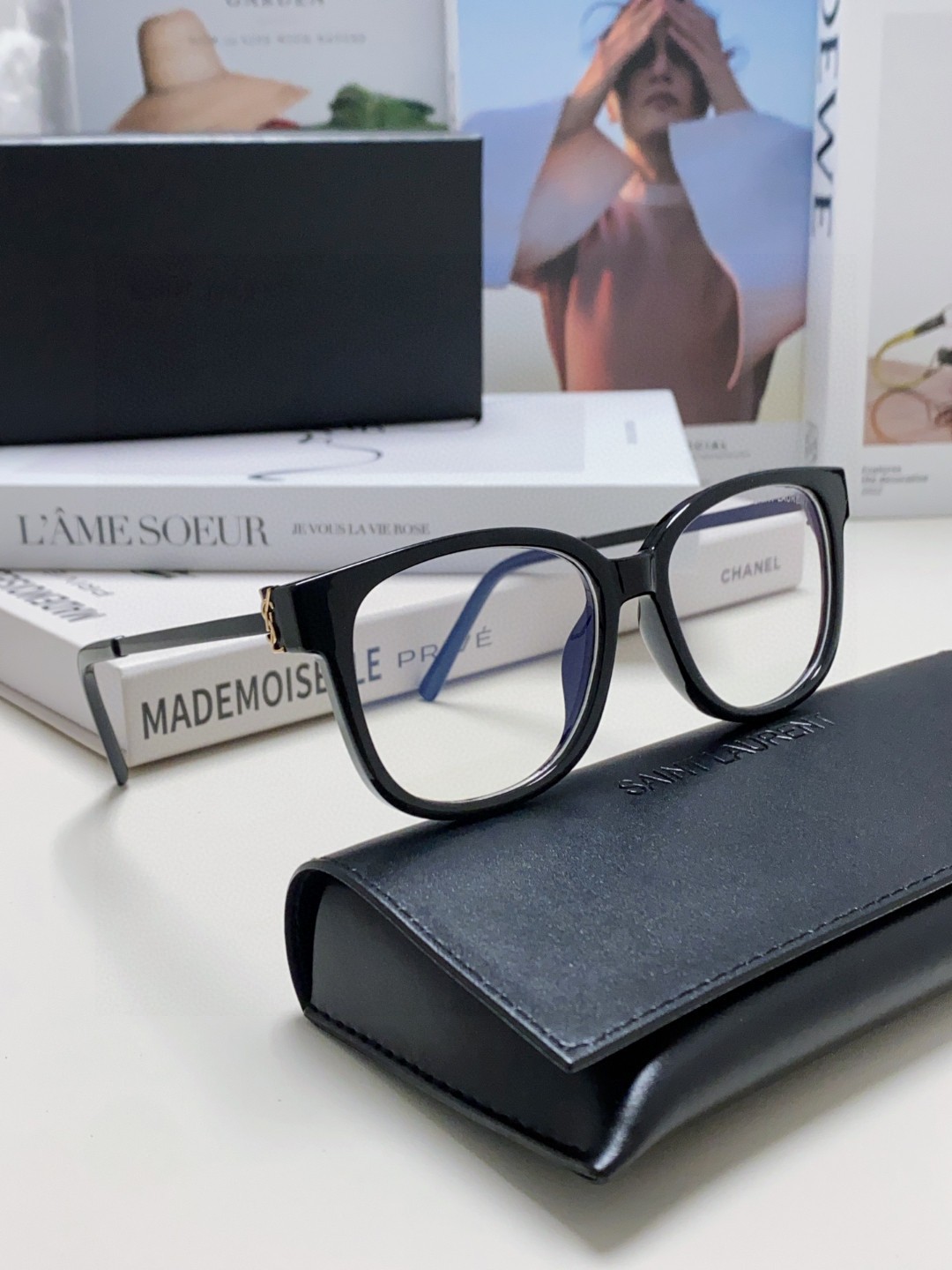  SAINT LAURENT
 眼镜的颜值天花板 🎗圣罗兰新款胶囊系列✔️如果想要极简纯欲风
不要错过这