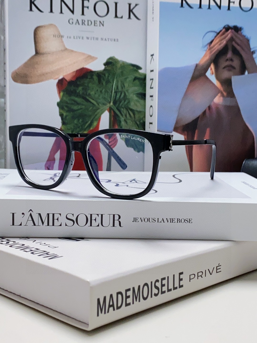  SAINT LAURENT
 眼镜的颜值天花板 🎗圣罗兰新款胶囊系列✔️如果想要极简纯欲风
不要错过这