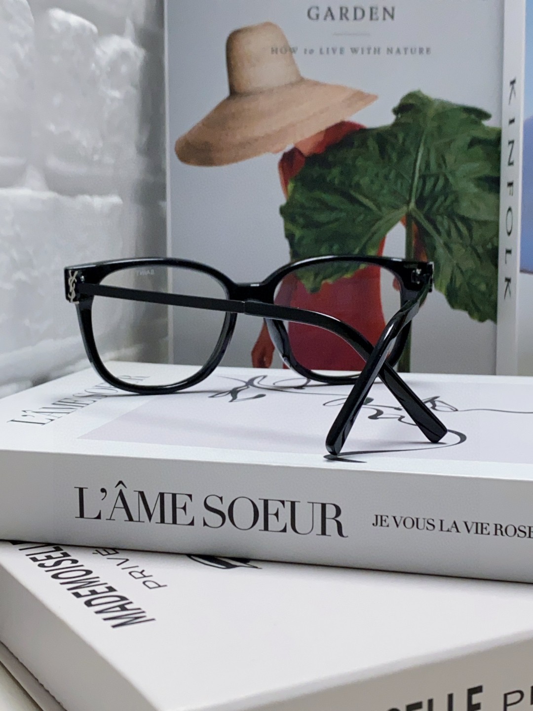 SAINT LAURENT
 眼镜的颜值天花板 🎗圣罗兰新款胶囊系列✔️如果想要极简纯欲风
不要错过这