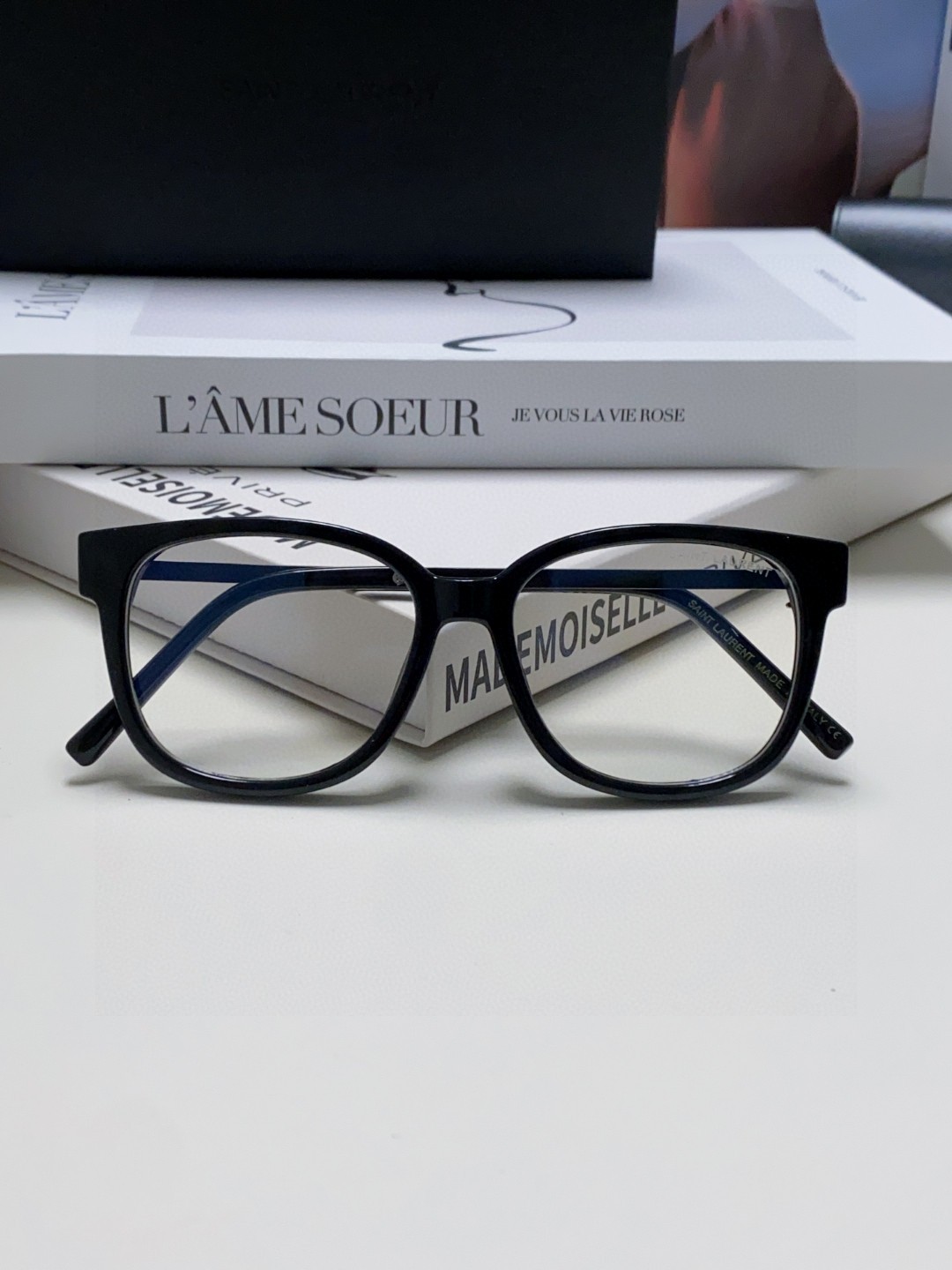  SAINT LAURENT
 眼镜的颜值天花板 🎗圣罗兰新款胶囊系列✔️如果想要极简纯欲风
不要错过这