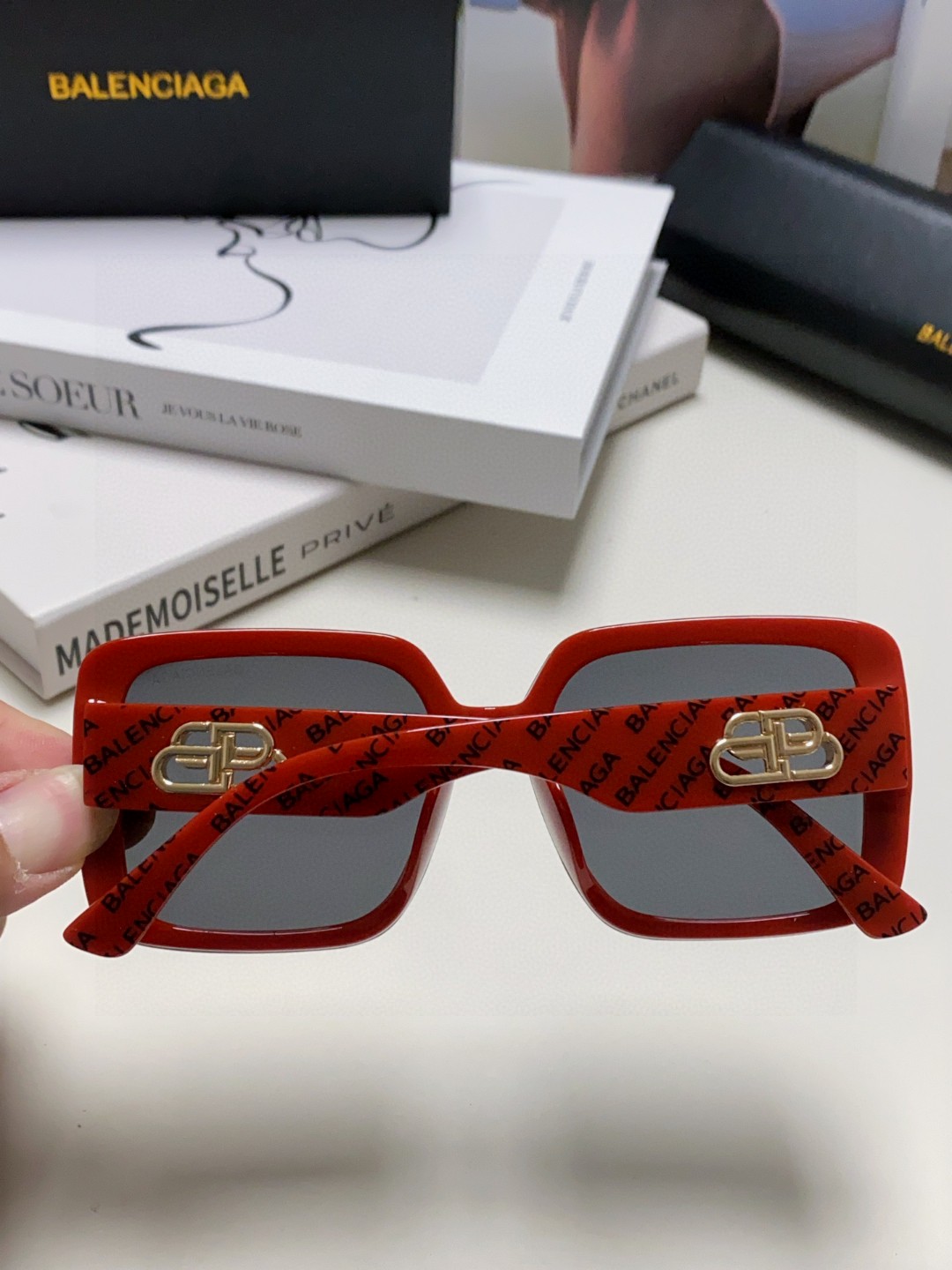   BALENCIAGA.巴黎世家 网红街拍时尚偏光太阳镜女四叶草方形墨镜大脸显瘦夏日防紫外线潮 超爆款