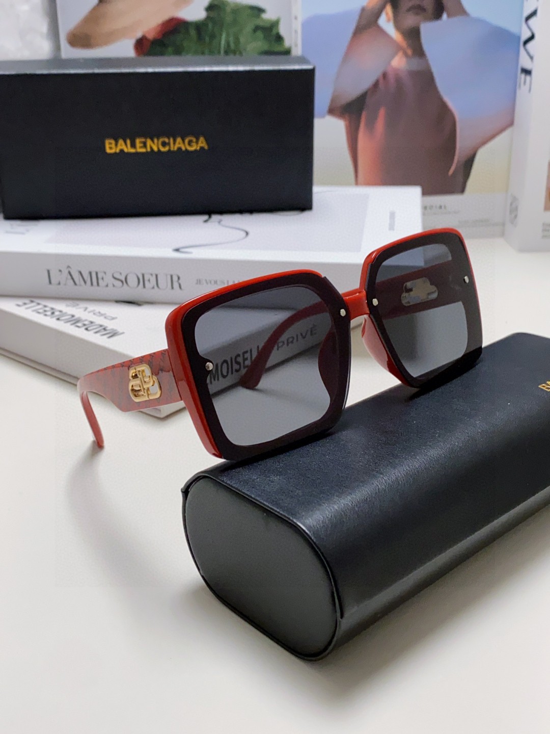   BALENCIAGA.巴黎世家 网红街拍时尚偏光太阳镜女四叶草方形墨镜大脸显瘦夏日防紫外线潮 超爆款