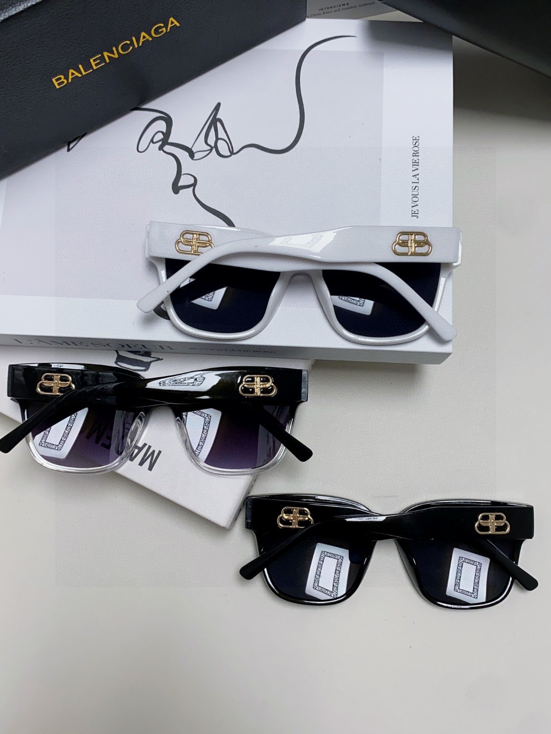  🔺BALENCIA巴黎世家🔻（⚠⚠正品是单边镜腿logo）但这款的工艺水准还是很高的，镜腿大B的log