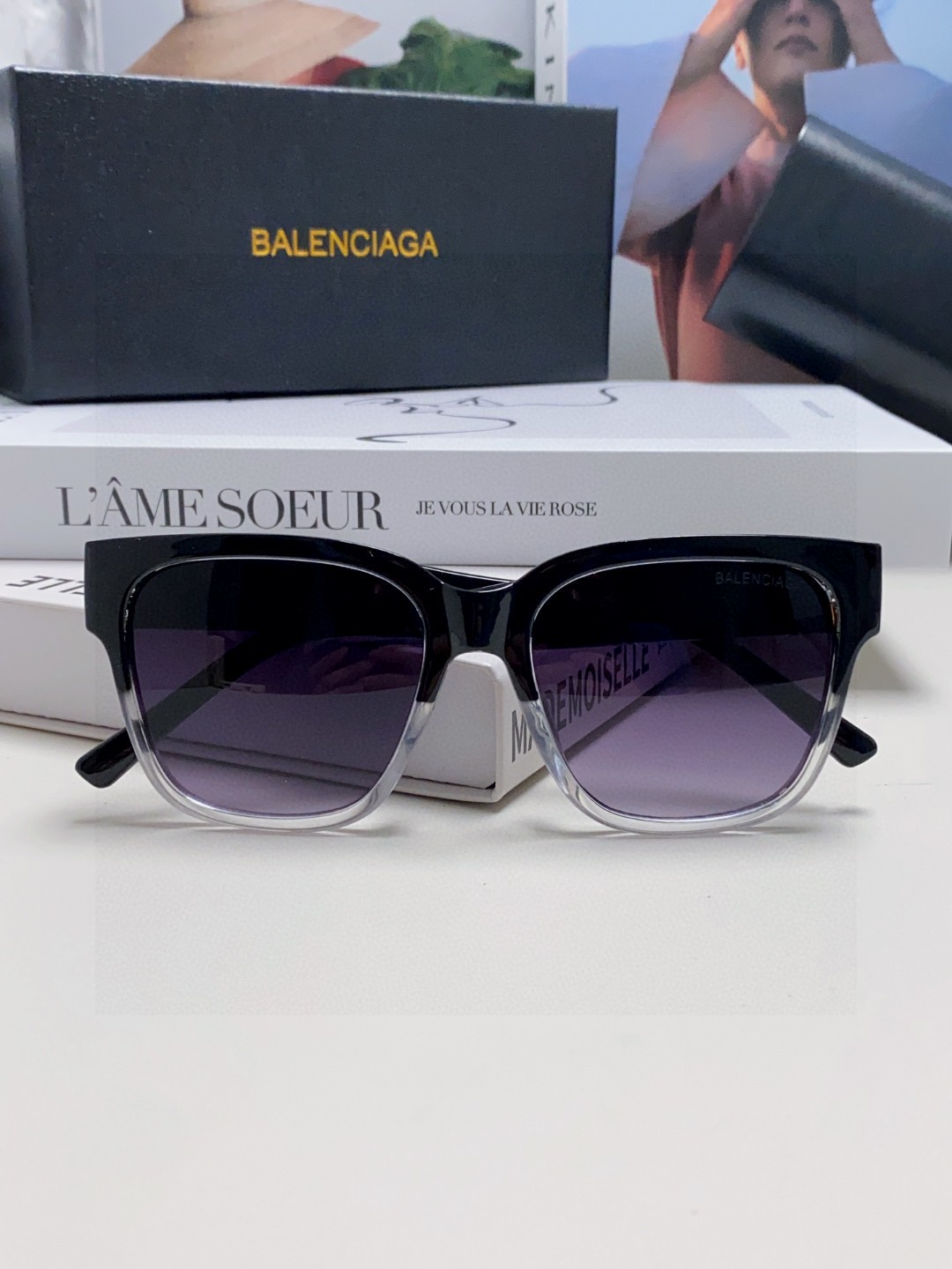  🔺BALENCIA巴黎世家🔻（⚠⚠正品是单边镜腿logo）但这款的工艺水准还是很高的，镜腿大B的log