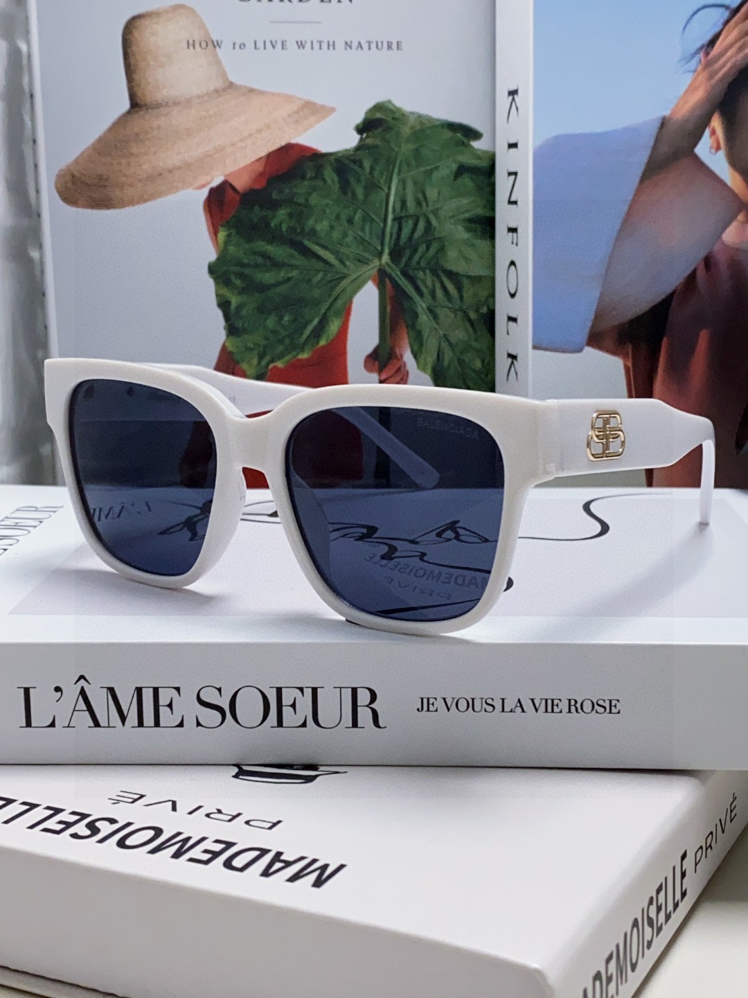  🔺BALENCIA巴黎世家🔻（⚠⚠正品是单边镜腿logo）但这款的工艺水准还是很高的，镜腿大B的log