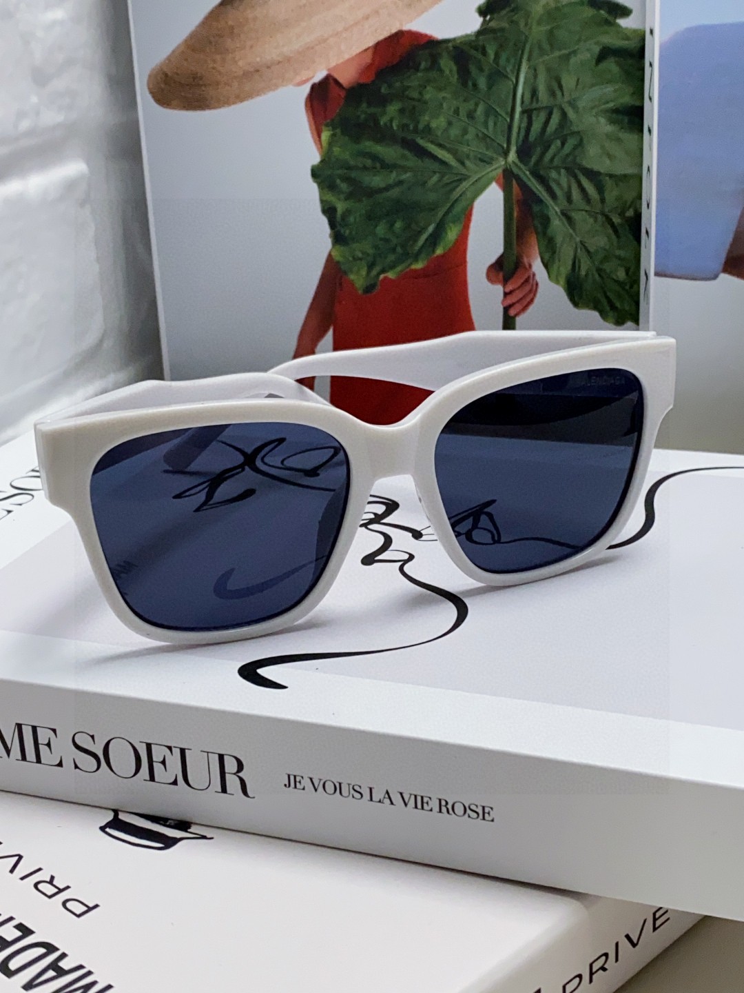  🔺BALENCIA巴黎世家🔻（⚠⚠正品是单边镜腿logo）但这款的工艺水准还是很高的，镜腿大B的log