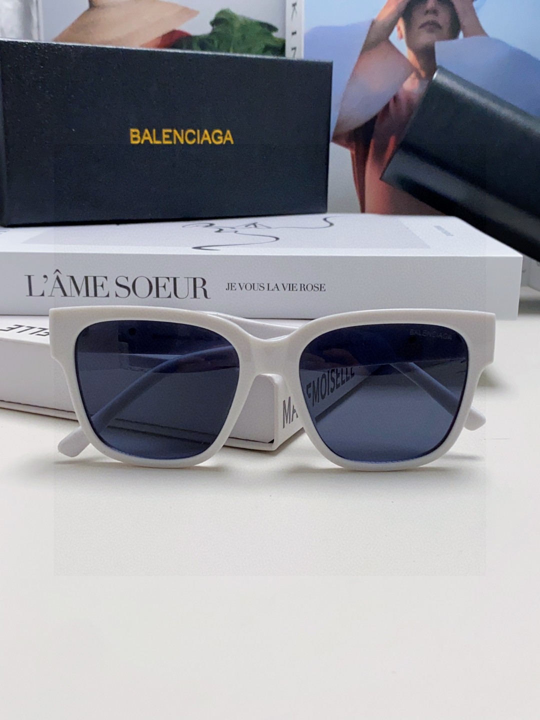  🔺BALENCIA巴黎世家🔻（⚠⚠正品是单边镜腿logo）但这款的工艺水准还是很高的，镜腿大B的log